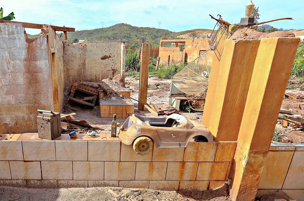 Casas destruídas pela lama da Barragem (Flávio Tavares)