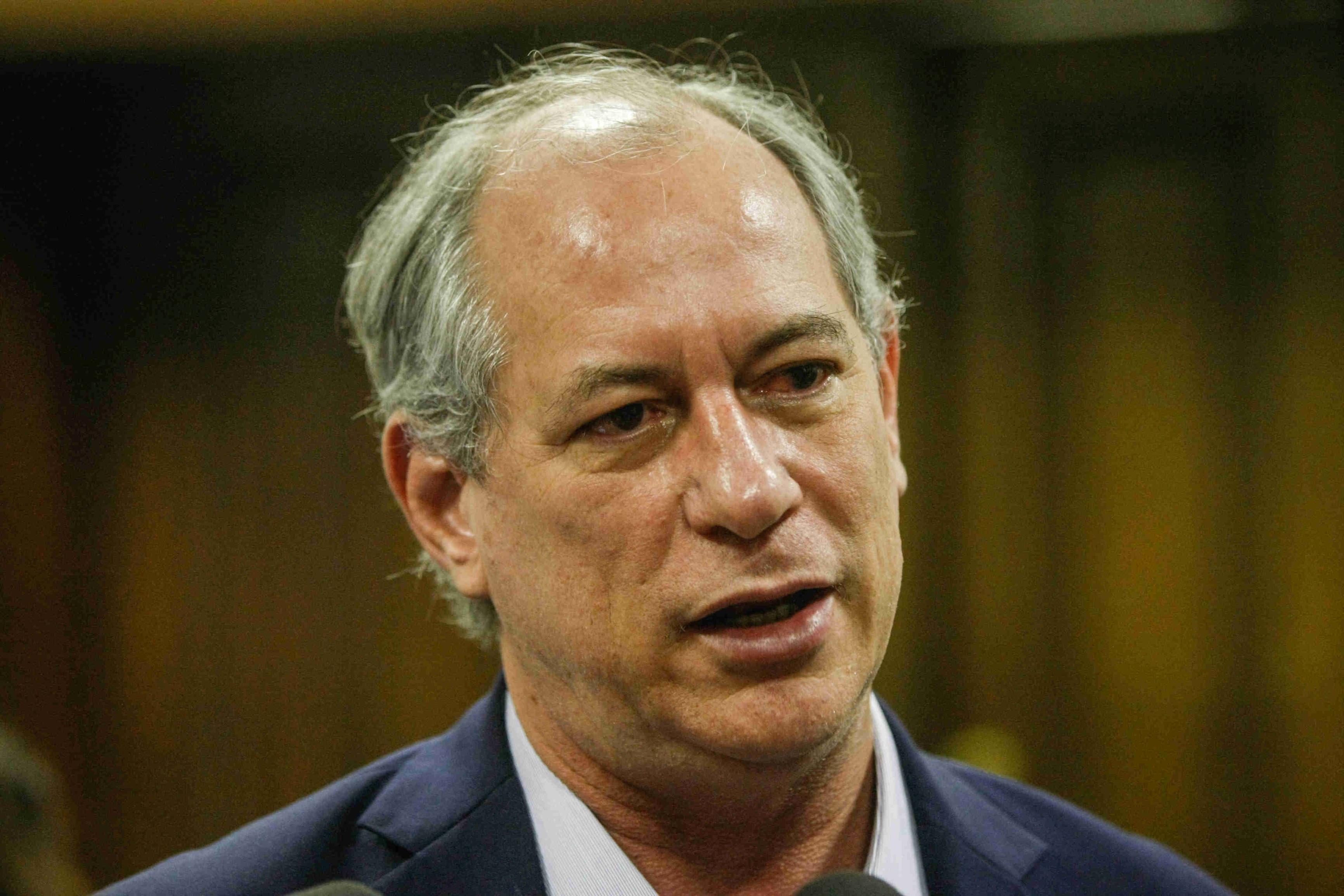 Ciro Gomes se irrita e xinga rep rter durante entrevista em