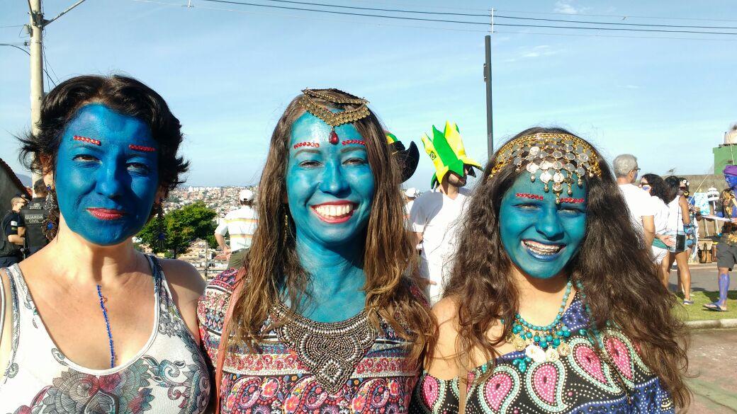 Bloco Pena de Pavão de Krishna faz desfile espiritual em comunidade mineira