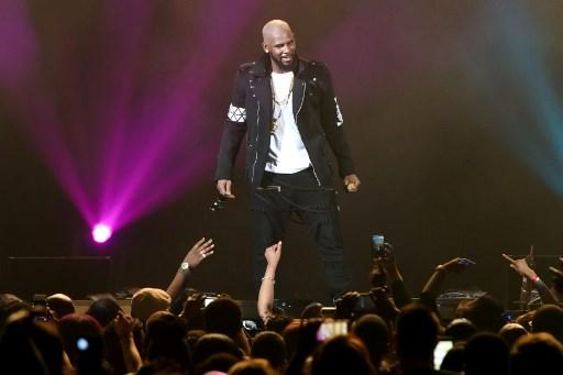 Spotify Retira Músicas De R Kelly De Suas Listas De Reprodução