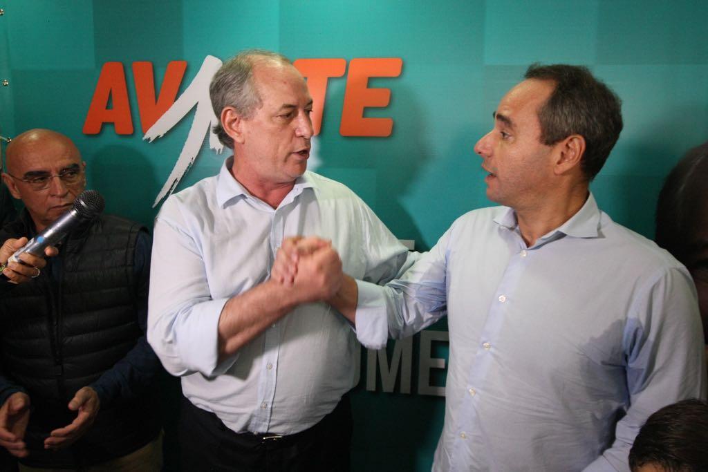 Em BH Ciro Gomes sinaliza apoio a Marcio Lacerda e nega ser vice