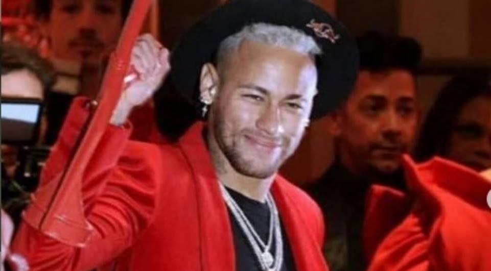 Festejando Aniversário, Neymar Aparece Ao Lado De Ex-participante Do ...