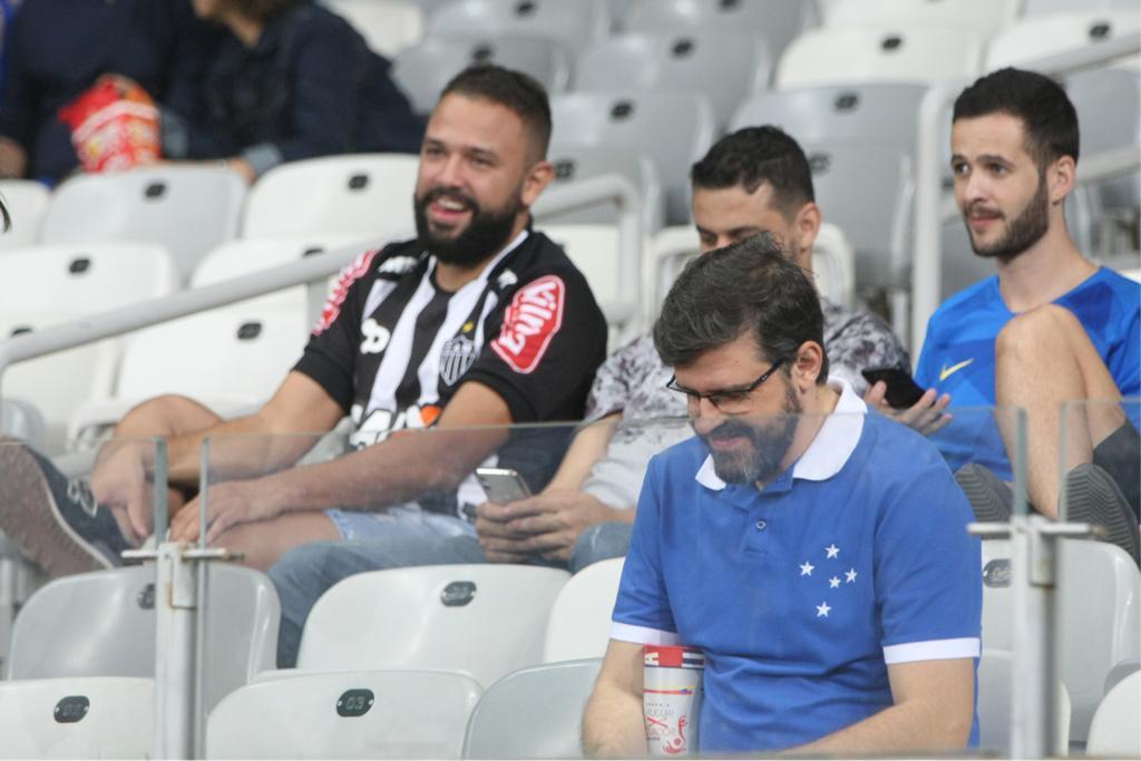 Rivais Na Copa Do Brasil, Atleticanos E Cruzeirenses Prestigiam A Copa ...