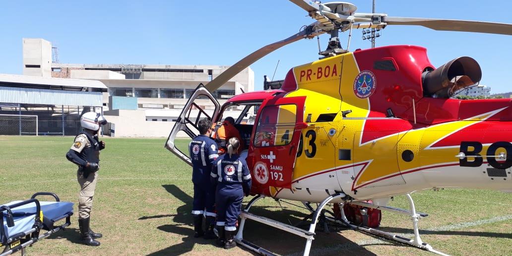 Helicóptero do Corpo de Bombeiros foi acionado para socorrer motociclista na MG-323 (Corpo de Bombeiros/Divulgação)