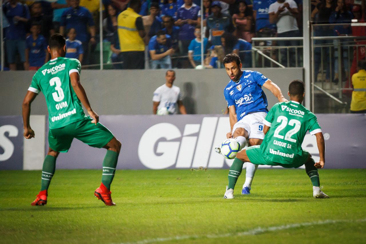 Alerta ligado! Há sete jogos sem vencer, Cruzeiro se aproxima da zona de  rebaixamento