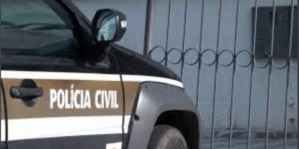 Suspeito foi localizado na residência investigada e detido (Polícia Civil/Divulgação)