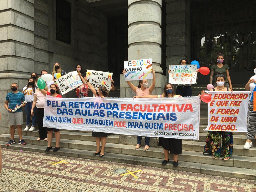 Pais E Professores Promovem Protesto Pedindo A Volta Das Aulas Presenciais Em Bh 3477