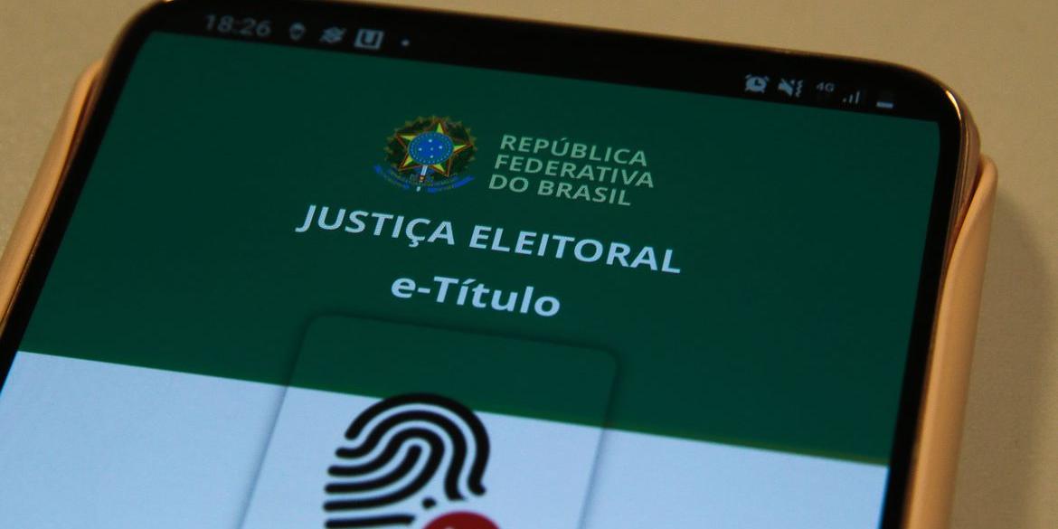 O e-Título permite obter a via digital do título de eleitor e o acesso rápido a informações cadastradas na Justiça Eleitoral (Marcelo Casall Jr/Agência Brasil)