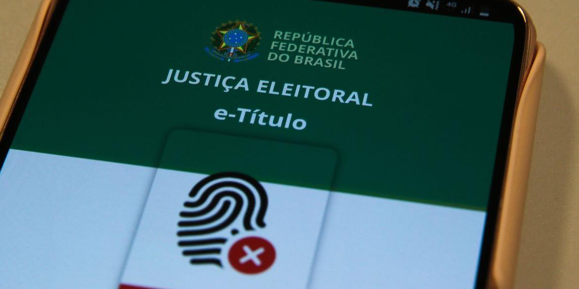 O e-Título permite obter a via digital do título de eleitor e o acesso rápido a informações cadastradas na Justiça Eleitoral (Marcelo Casall Jr/Agência Brasil)