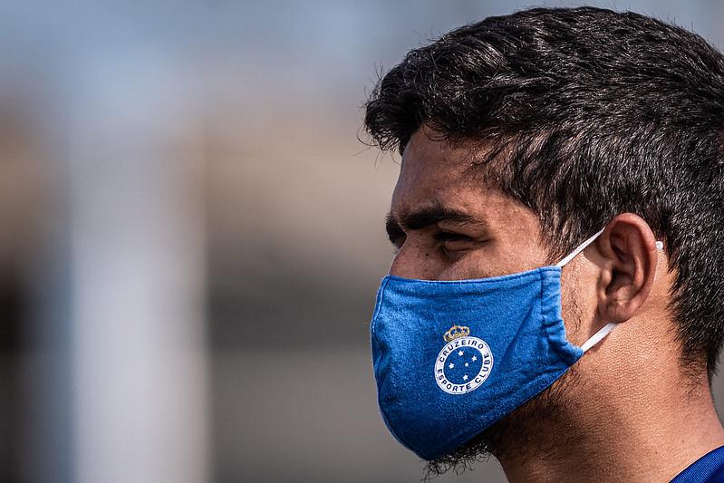 Em Nome Do Cruzeiro, Zagueiro Ramon Lamenta Morte Do Torcedor-símbolo ...