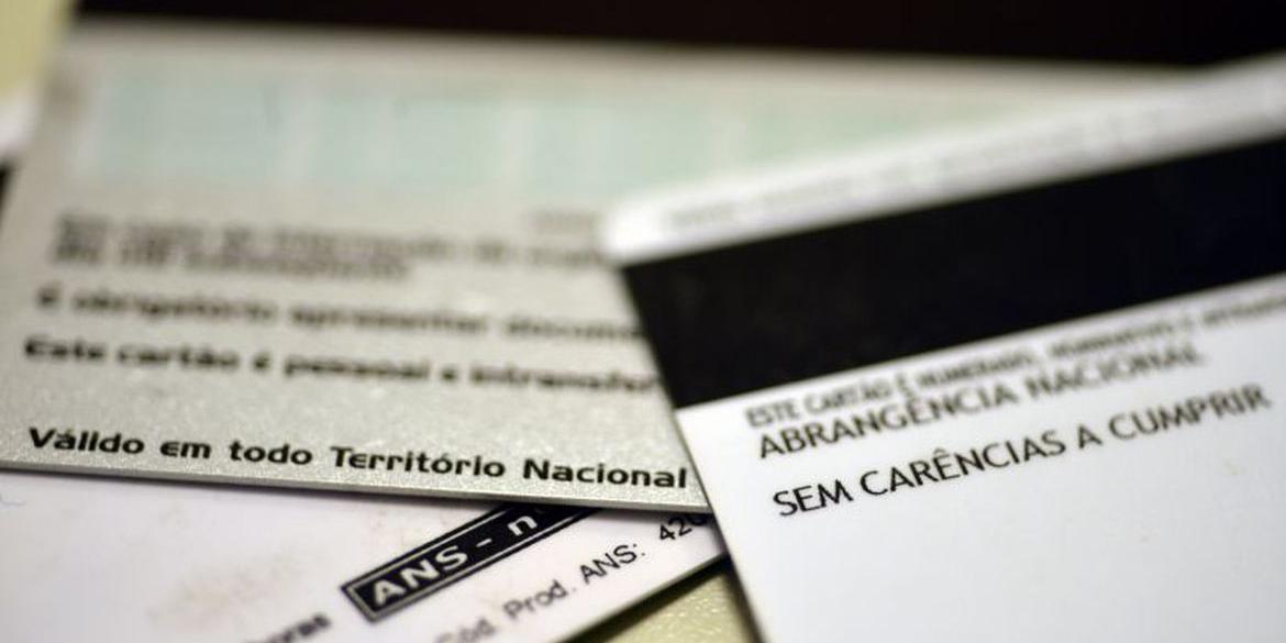 Decisão deixa de fora os planos coletivos, independentemente de serem empresariais ou por adesão (Arquivo/ Agência Brasil)