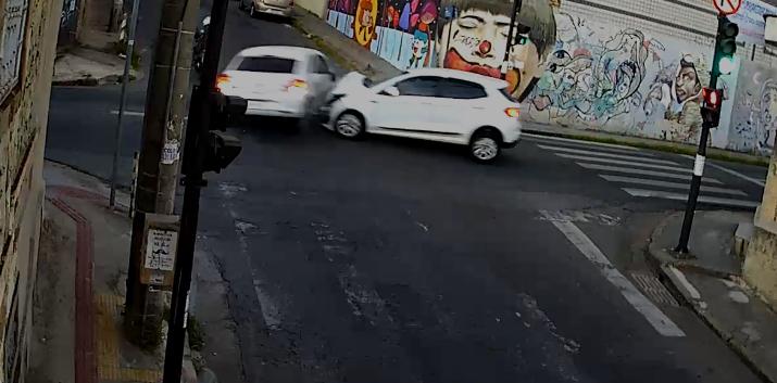 Câmeras De Segurança Registram Batida Em Cruzamento Do Bairro Padre Eustáquio Em Bh Veja O Vídeo