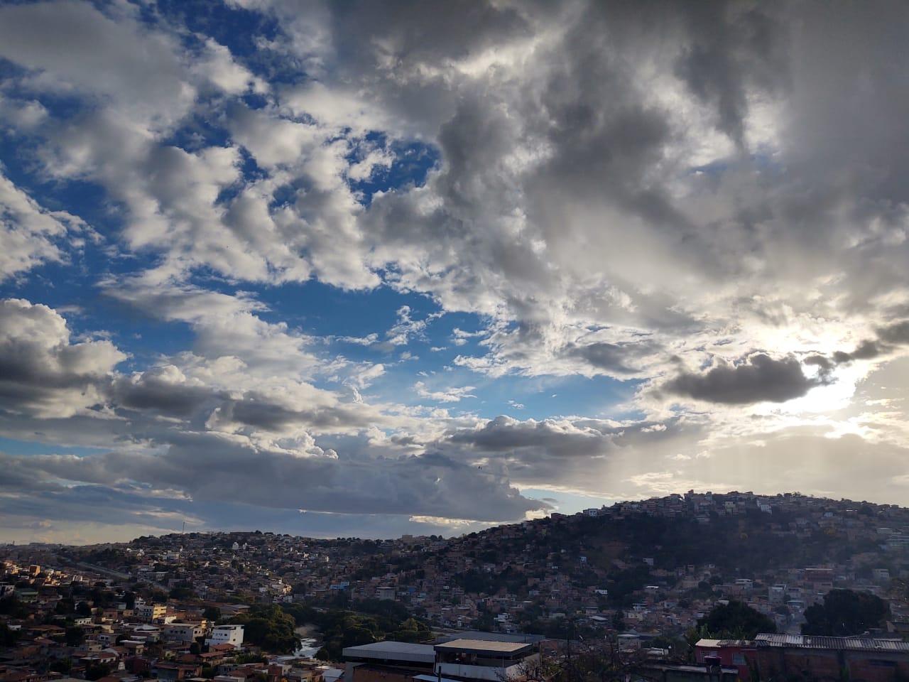 Defesa Civil Alerta Para Pancadas De Chuva E Rajadas De Vento De 50 Kmh Em Bh Até Terça Feira 