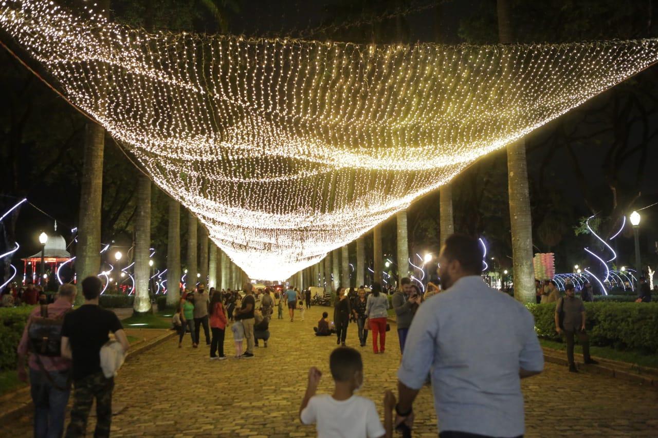 Selvíria inaugura iluminação natalina com passeios na 'Carreta Batidão da  Alegria' - Hojemais de Selvíria MS