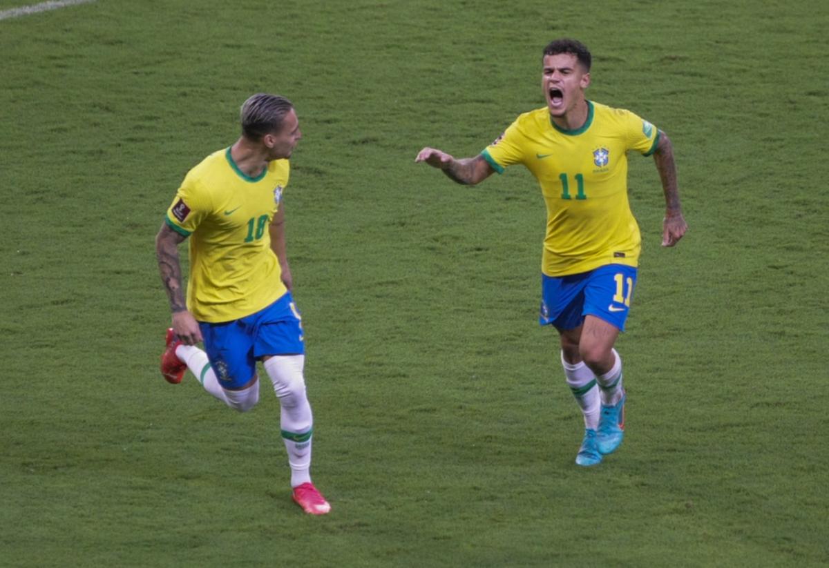 Antony e Philippe Coutinho balançaram as redes na goleada do Brasil sobre o Paraguai (Fernando Michel)