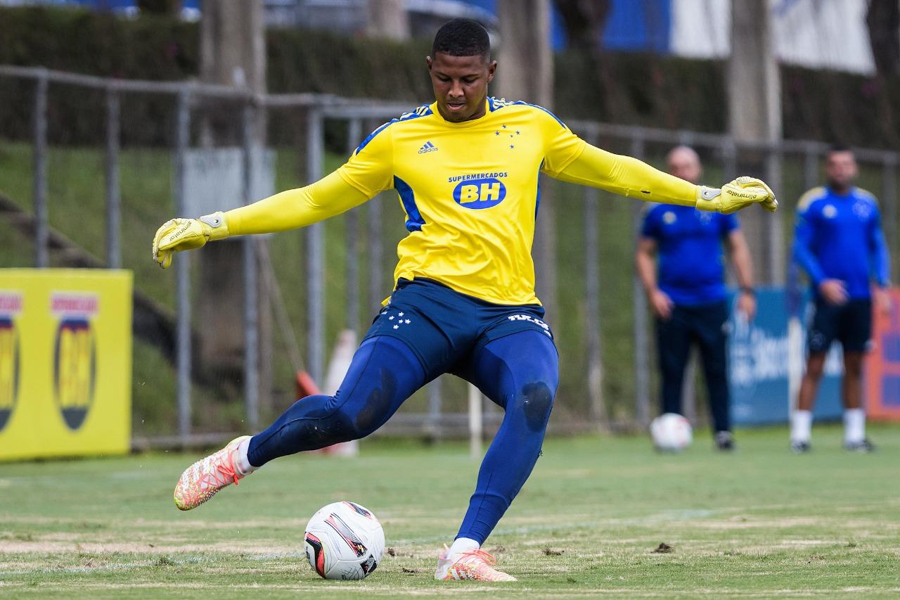 Cruzeiro vence Tombense e continua líder do Campeonato Mineiro