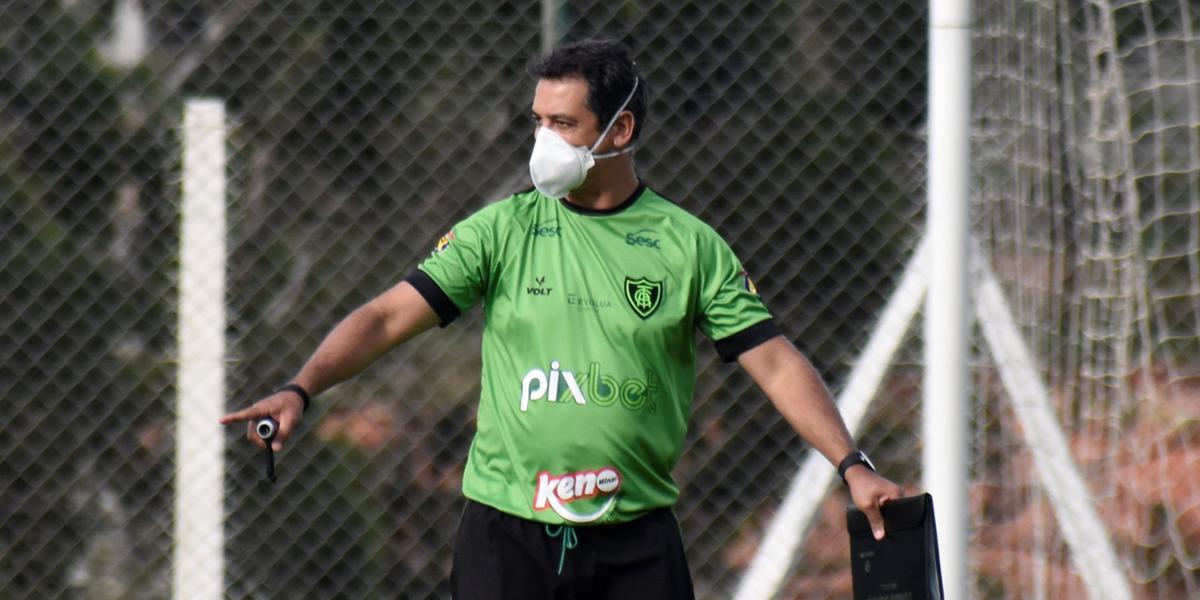 Técnico Marquinhos Santos vai comandar o Coelho em seu primeiro jogo por um torneio internacional de sua história (Marina Almeida / América)