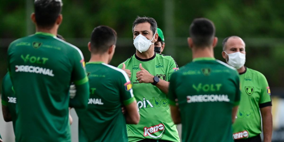 Técnico Marquinhos Santos não confirmou o time que vai iniciar jogando no duelo desta quarta-feira (23) (Mourão Panda / Améric)