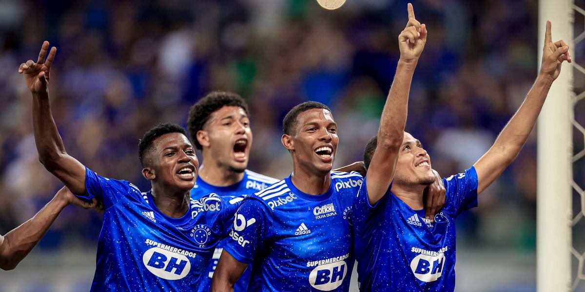 Cruzeiro joga mal, perde para o Pouso Alegre e aumenta sequência negativa  no Mineiro - Lance!