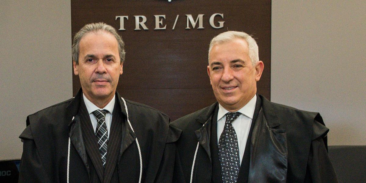 Desembargadores Maurício Torres Soares (à esq), eleito novo presidente do TRE-MG, e Octavio Augusto De Nigris Boccalini, eleito novo vice-presidente e corregedor eleitoral (TRE-MG/Divulgação)