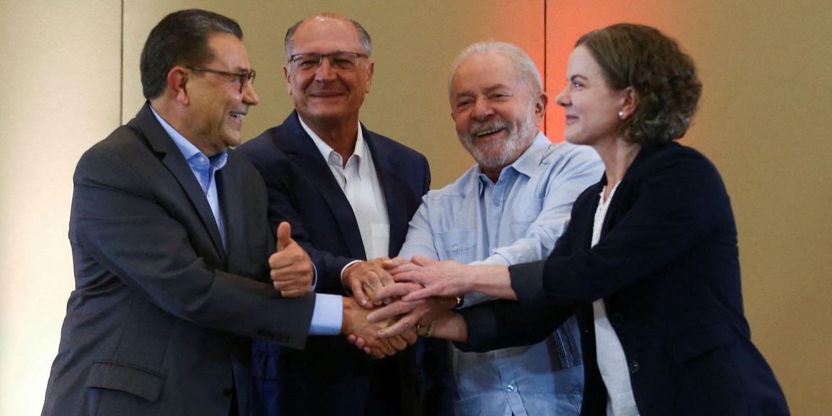 Siqueira, Alckmin, Lula e Gleise, em São Paulo (Agência Reuters/Agência Brasil/Divulgação)