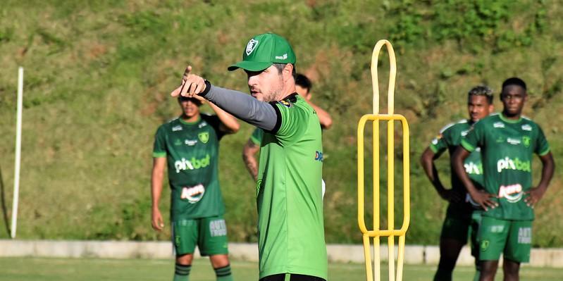 O auxiliar técnico Diogo Giacomini comandará o América nesta partida, uma vez que o time vive a transição de técnicos, com a saída de Marquinhos Santos e retorno de Vagner Mancini. (Estevão Germano / América)