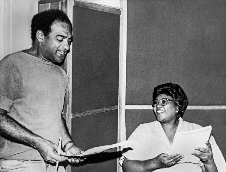 Dona Ivone Lara com Delcio Carvalho, parceiros da música Sonho Meu, um dos maiores sucessos da primeira dama do samba (Acervo Dona Ivone Lara)