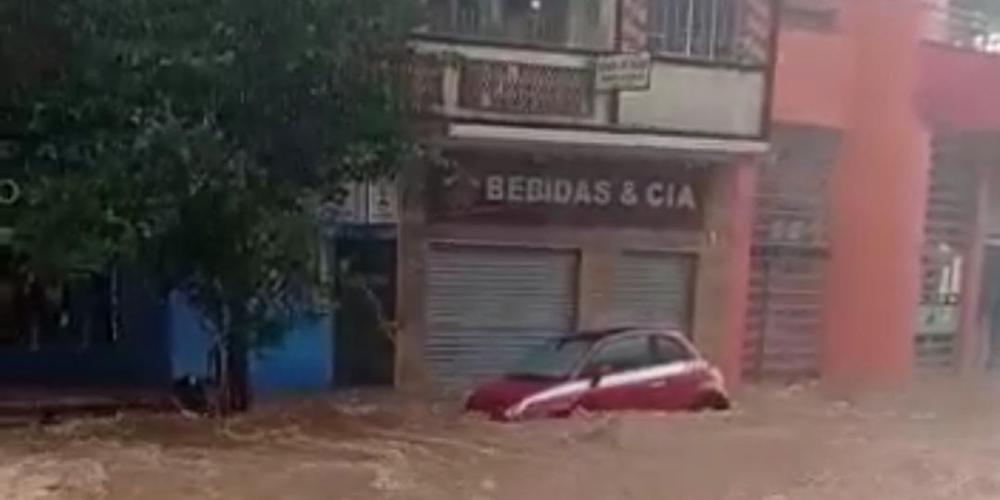 Temporal causa estragos em Minas; houve inundações em Conselheiro Lafaiete  e uma tenda ficou alagada em Santa Luzia, Minas Gerais