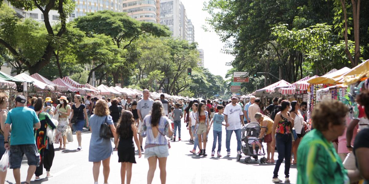 Feira Hippie é dividida em 15 setores e possui cerca de 1,5 mil expositores
 (Fernando Michel / Hoje em Dia)