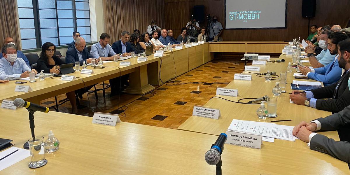 Reunião para definir reajuste de tarifa de ônibus e melhoria da prestação de serviço terminou sem resultados (Gabriel Rezende)