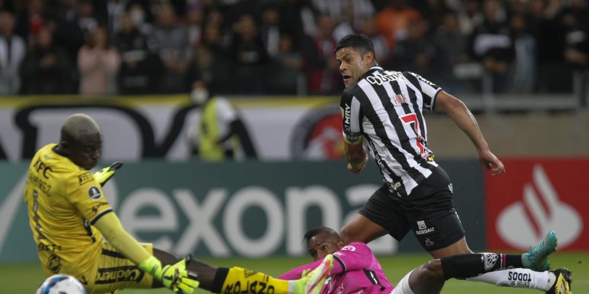 Flamengo vence Sporting Cristal e avança em primeiro na Libertadores