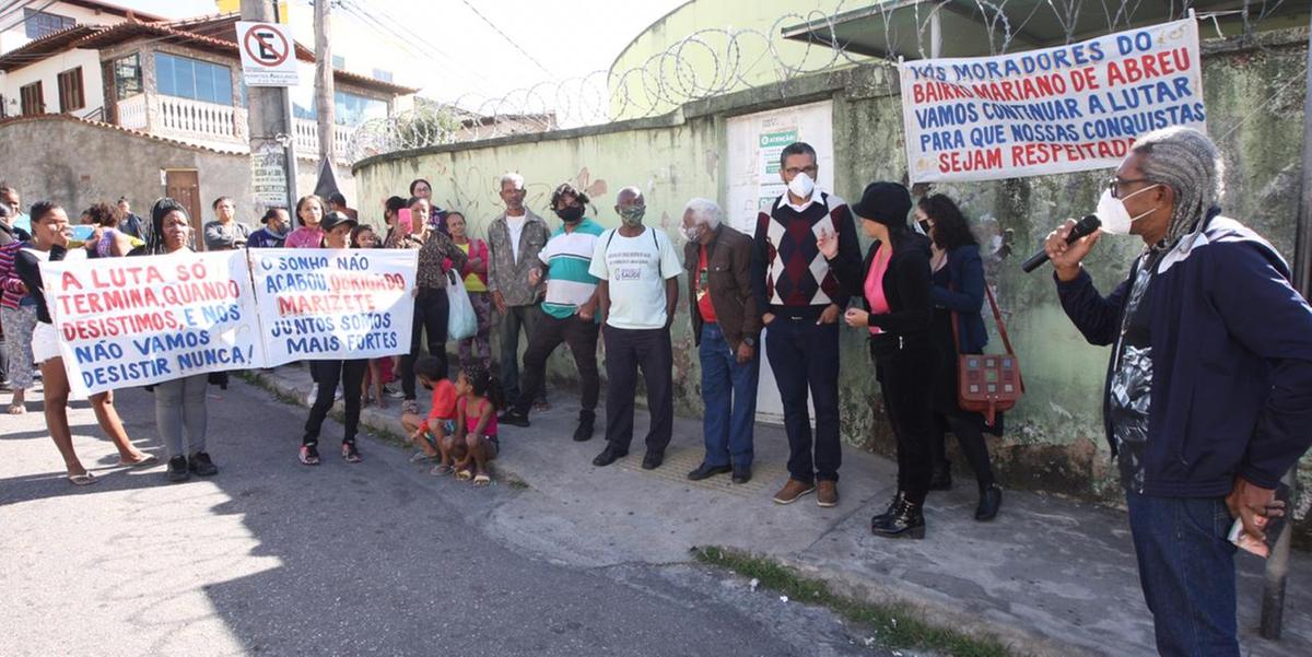 Populares se reuniram no local, que hoje se encontra desativado (Lucas Prates/Hoje Em Dia)