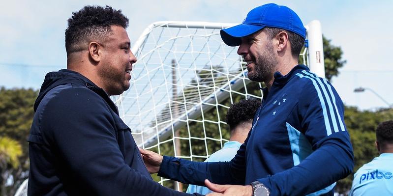 O técnico Paulo Pezzolano está no comando da equipe celeste desde o início de 2022 (Gustavo Aleixo/Cruzeiro)