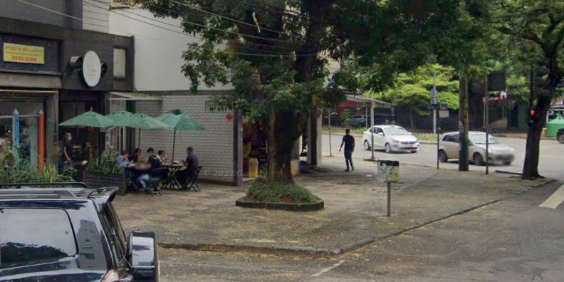 Joalheria assaltada fica na rua dos Inconfidentes, na região da Savassi (Google Street View / Reprodução)