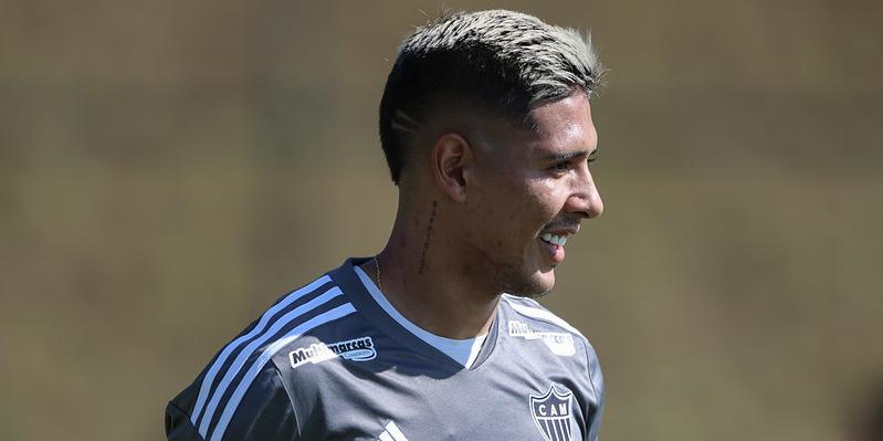 Argentino tem treinado em campo no processo de recuperação de lesão na coxa direita (Bruno Sousa / Atlético)