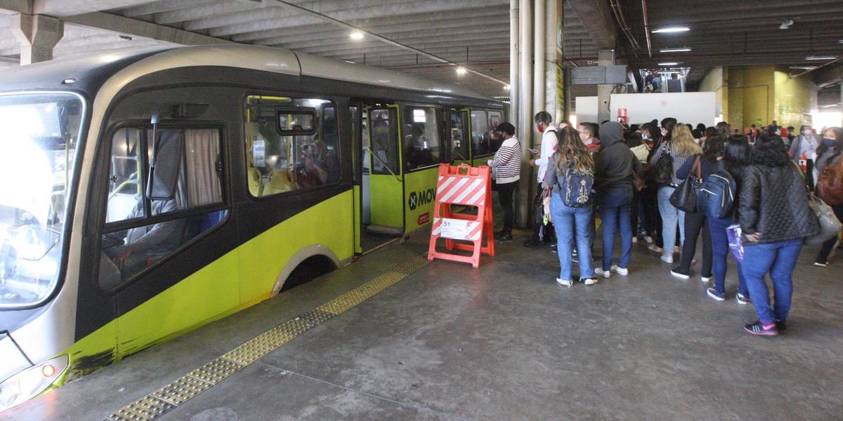 Passageiros queixam de lotação na Estação Pampulha (Lucas Prates / Hoje em Dia)