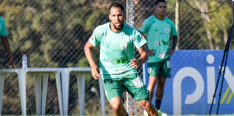 Everaldo está recuperado de lesão e deve ser titular no ataque do América diante do Palmeiras (Marina Almeida / América)