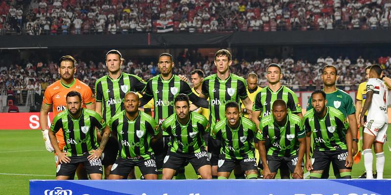 O América é único time mineiro "vivo" na Copa do Brasil de 2022. Nesta quinta-feira (18), diante do São Paulo, jogará pela vitória em busca da classificação para a semifinal da competição. (Estevão Germano / América)