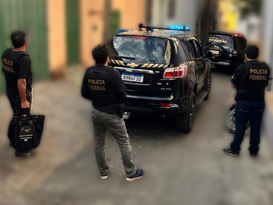 Agentes da Polícia Federal prenderam suspeito na Comunidade do Cafezal, suspeito de envolvimento com abuso sexual infantojuvenil. (Polícia Federal / Divulgação)