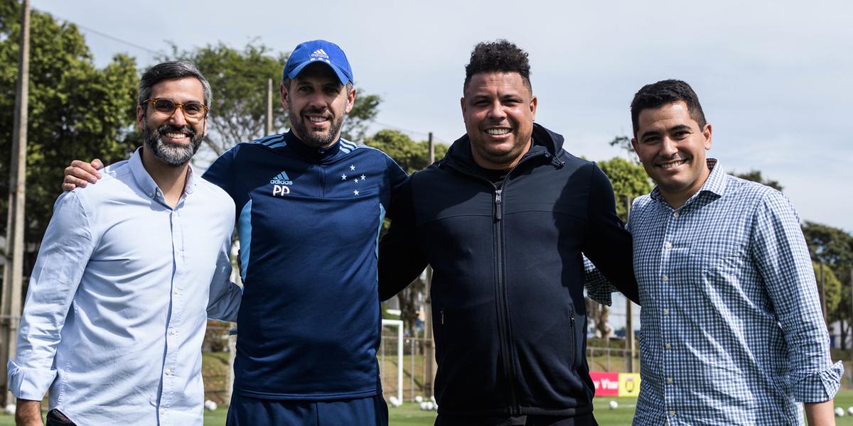 Gabriel Lima, CEO do Cruzeiro, o técnico Pezzolano, Ronaldo, dono de 90% das ações, e Pedro Martins, diretor de futebol, comandam a reestruturação celeste (Gustavo Aleixo/Cruzeiro)