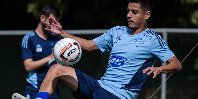 Volante Neto Moura tem vínculo com o Cruzeiro até o fim desta temporada. (Gustavo Aleixo/Cruzeiro)