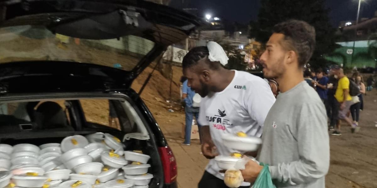 Voluntários têm se organizado para ajudar pessoas em situação de rua (Arquivo Pessoal)