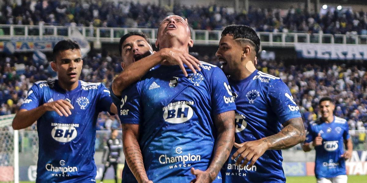 Artilheiro do time nesta Série B, com sete gols marcados, Edu diz que equipe segue pensando jogo a jogo e deixa “ansiedade e oba oba” para os torcedores (Staff Images/Cruzeiro Divulgação)