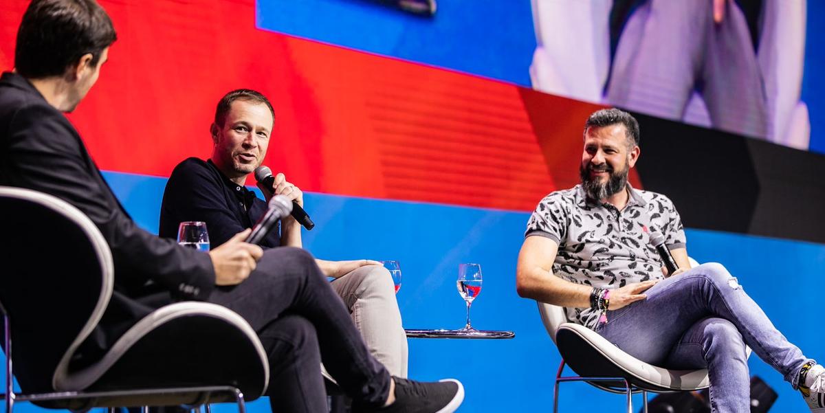 Tiago Leifert contou um pouco sobre sua história, numa conversa descontraída, no painel “Audiência sem limite: como trabalhar com a descentralização dos públicos” (Fire Festival / Divulgação)