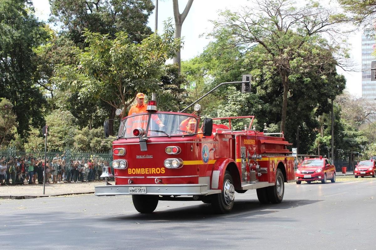 A histórica viatura La France usada pelo Corpo de Bombeiros para o combate ao incêndio vai desfilar na Avenida Afonso Pena neste 7 de Setembro (Corpo de Bombeiros / Divulgação)