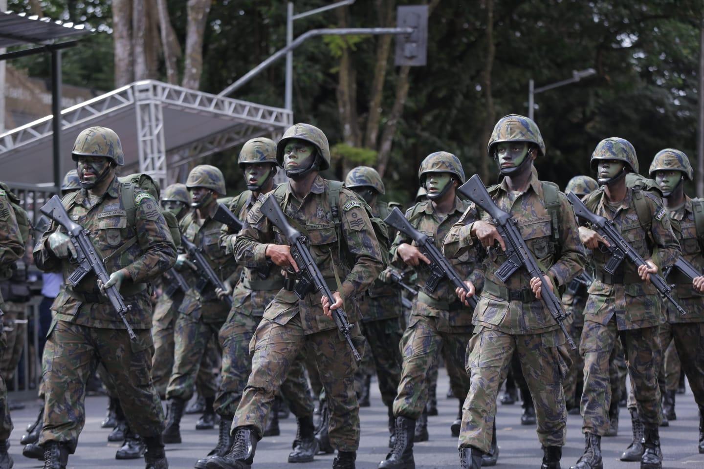 Desfile De 7 De Setembro Reúne Milhares De Pessoas No Centro De BH ...