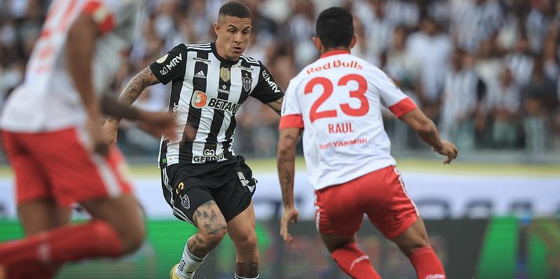 Arana sofreu uma lesão no duelo entre Atlético e Bragantino, aos 48 minutos do segundo tempo. (Foto: Pedro Souza / Atlético)