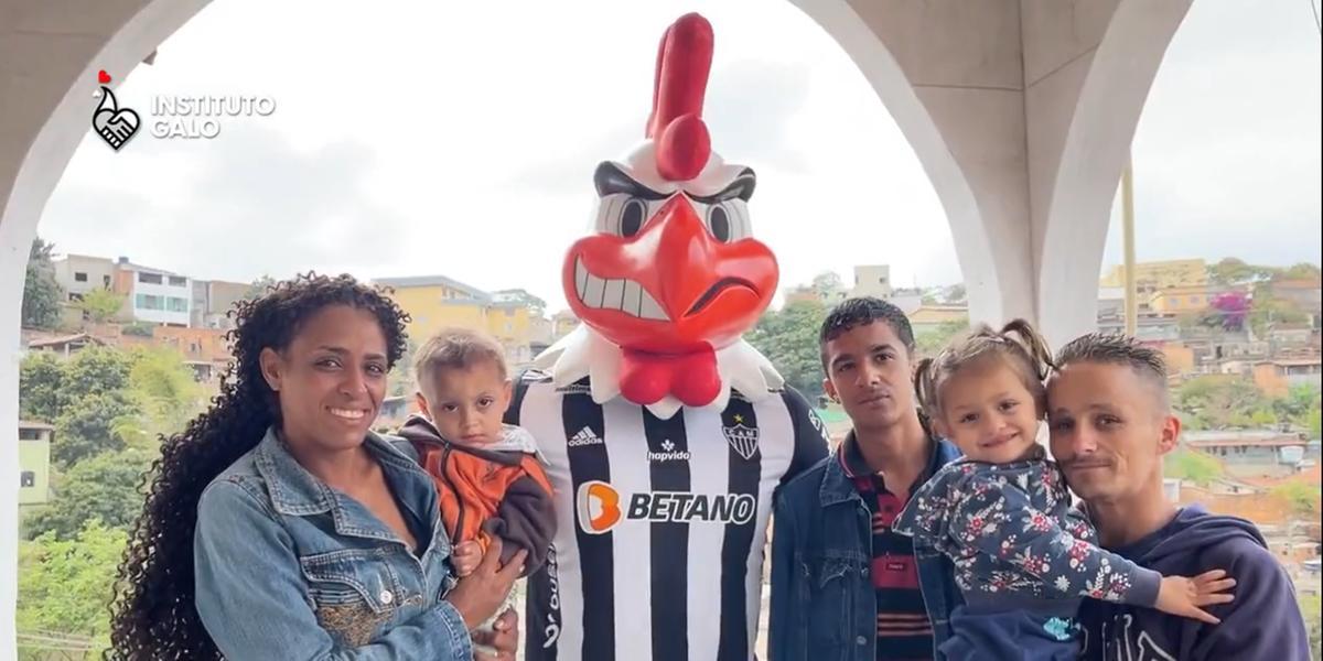 Galo Doido participou da ação que deu uma nova casa à família de Bárbara ((Reprodução/InstitutoGalo))