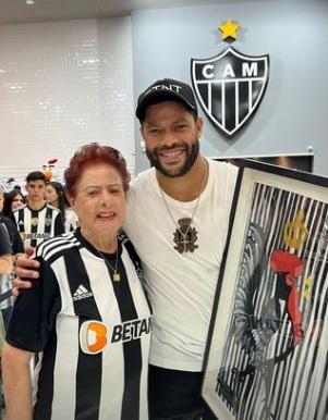 Hulk tirou foto com vários torcedores do Galo (Reprodução/Instagram)