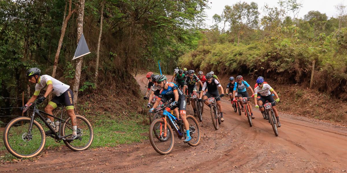 Últimas nove edições do Iron Biker aconteceram nos caminhos dos distritos de Mariana (Samuel Consentino/Divulgação)